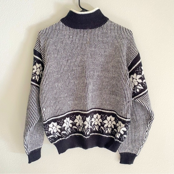 Sweaters - Ski Sweater
